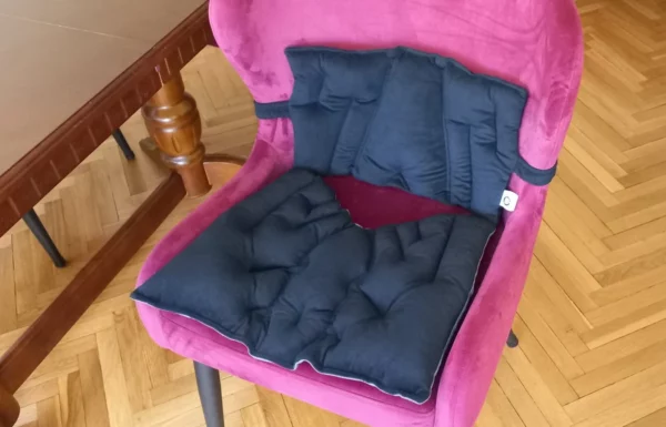 Poduszka ergonomiczna odciążająca nogi do samochodu lub na fotele FISH - obrazek 4